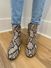 Load image into Gallery viewer, Gianvitto Rossi Python Boots (38)